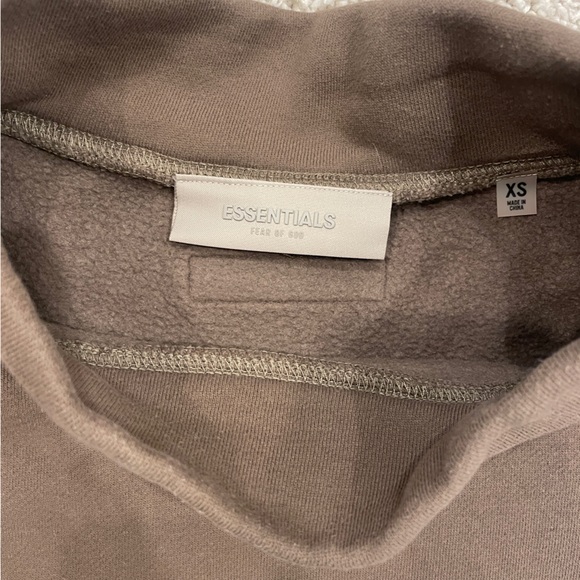 ESSENTIAL SWEATSHIRT - Picture 6 of 7